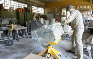Steinbearbeitung per Hand