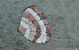 Schuppen aus Mosaik